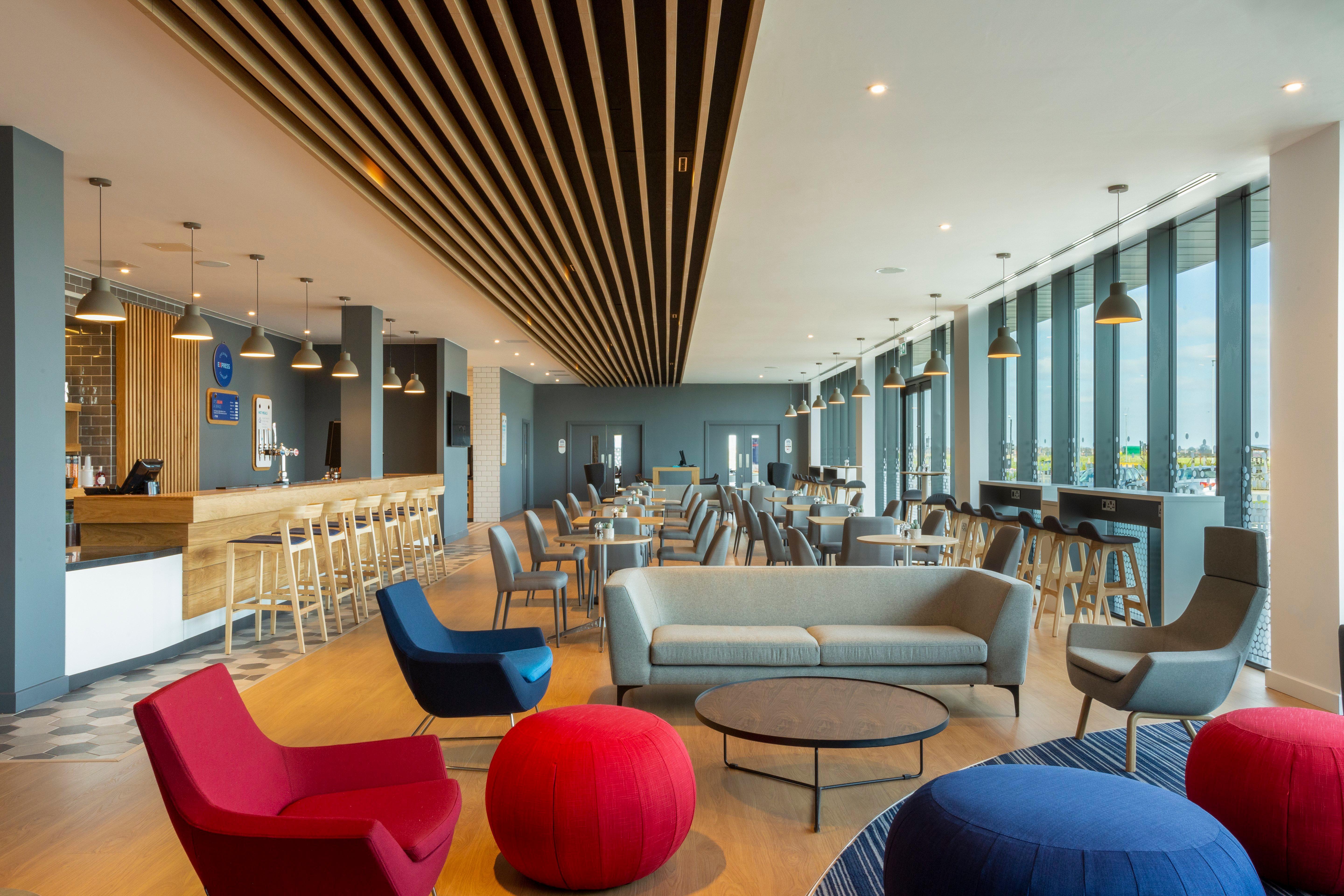 Holiday Inn Express Bridgwater M5, Jct24 By Ihg Esterno foto