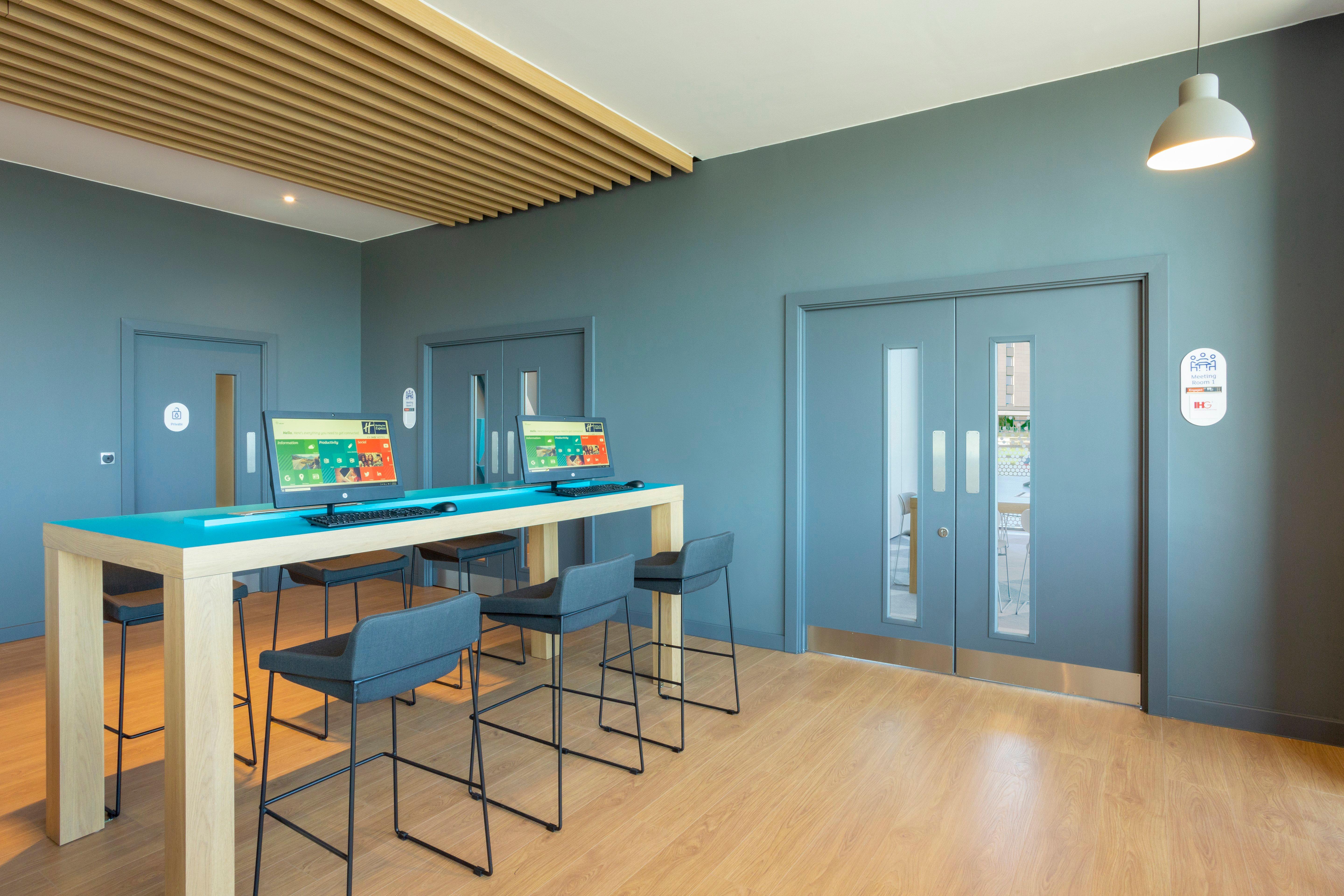 Holiday Inn Express Bridgwater M5, Jct24 By Ihg Esterno foto
